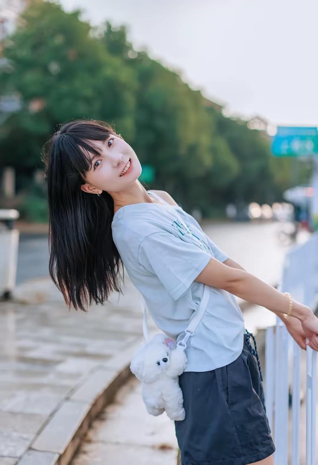 解锁街头元气模式，歪头、搞怪、耍宝，都是我和夏天的专属默契✨