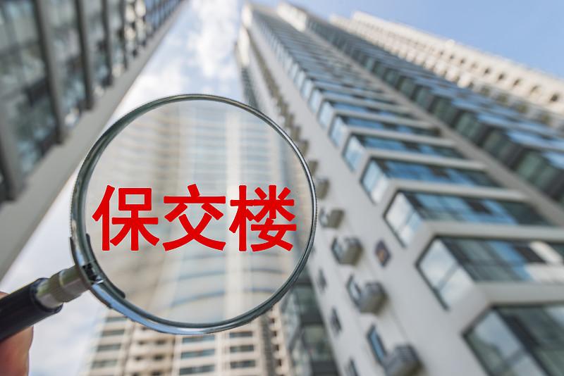 以往楼市稍有降温，降准降息、松绑限购、降低首付等大招便接踵而至。如今呢？全国层面