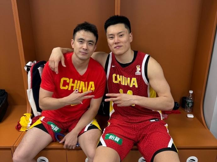 CBA最新消息：据上海男篮球员李弘权更博道：“过程未必十分完美，但为了团队和国家