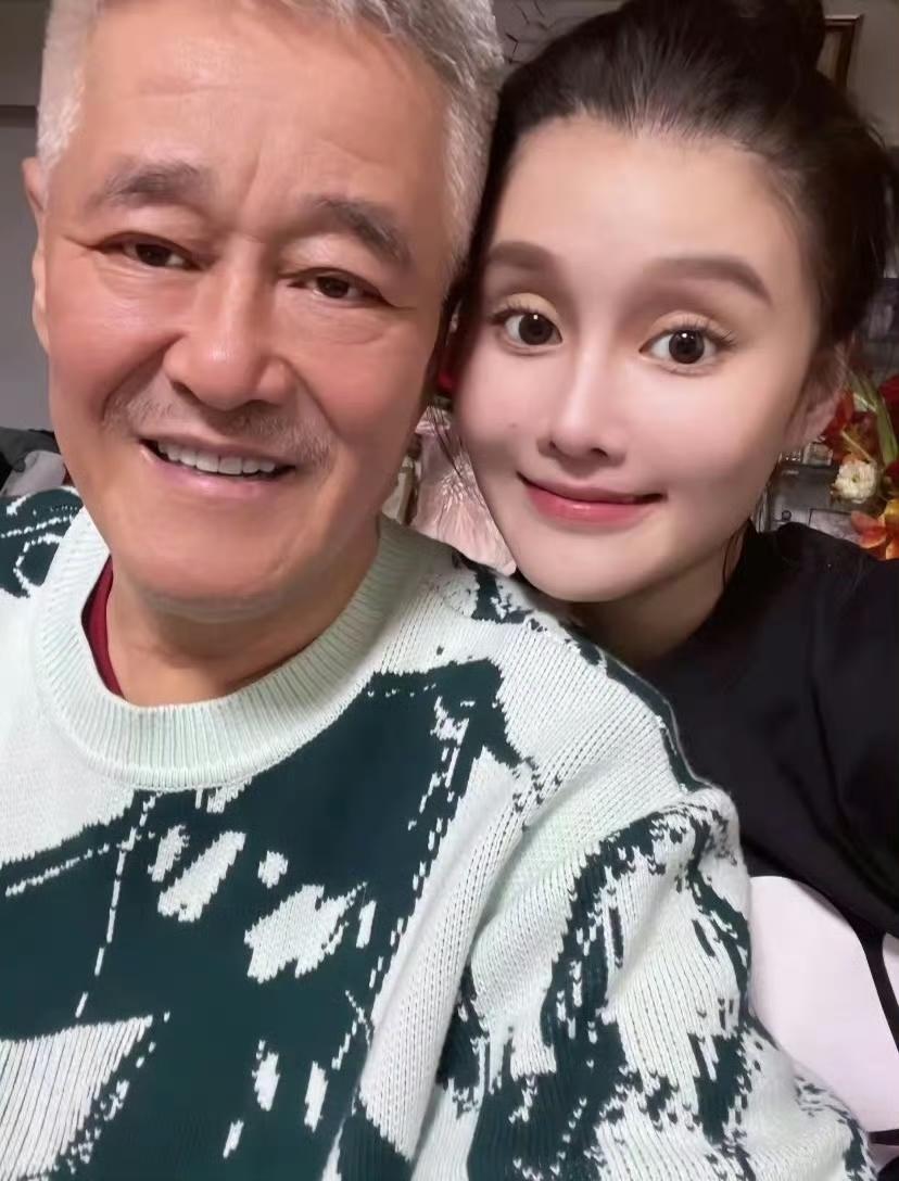 球球家请五个保姆——网友：这配置快赶上小型公司了。本山女儿嫁入豪门后，日常是