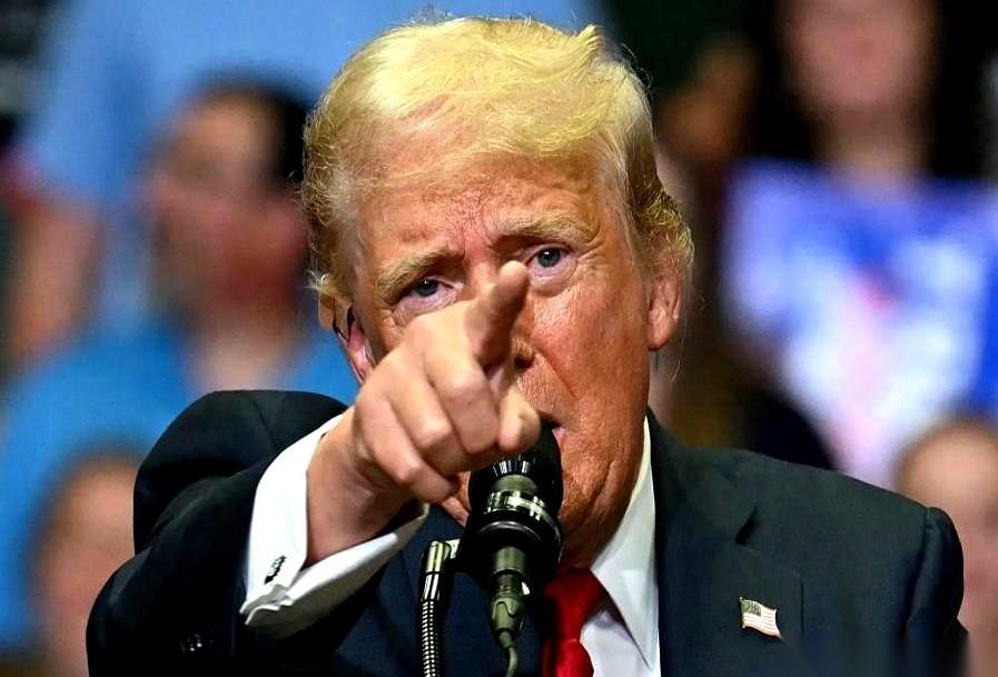 总算看懂这盘棋了，特朗普政府跟伊朗这出戏，根本就不是什么外交。二十天前，姿态低