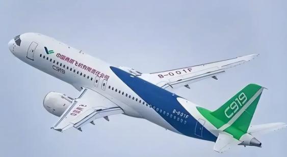 波音和空客这次算是彻底看傻了眼：原以为只要欧美适航证不发，中国大飞机怎么也飞不出