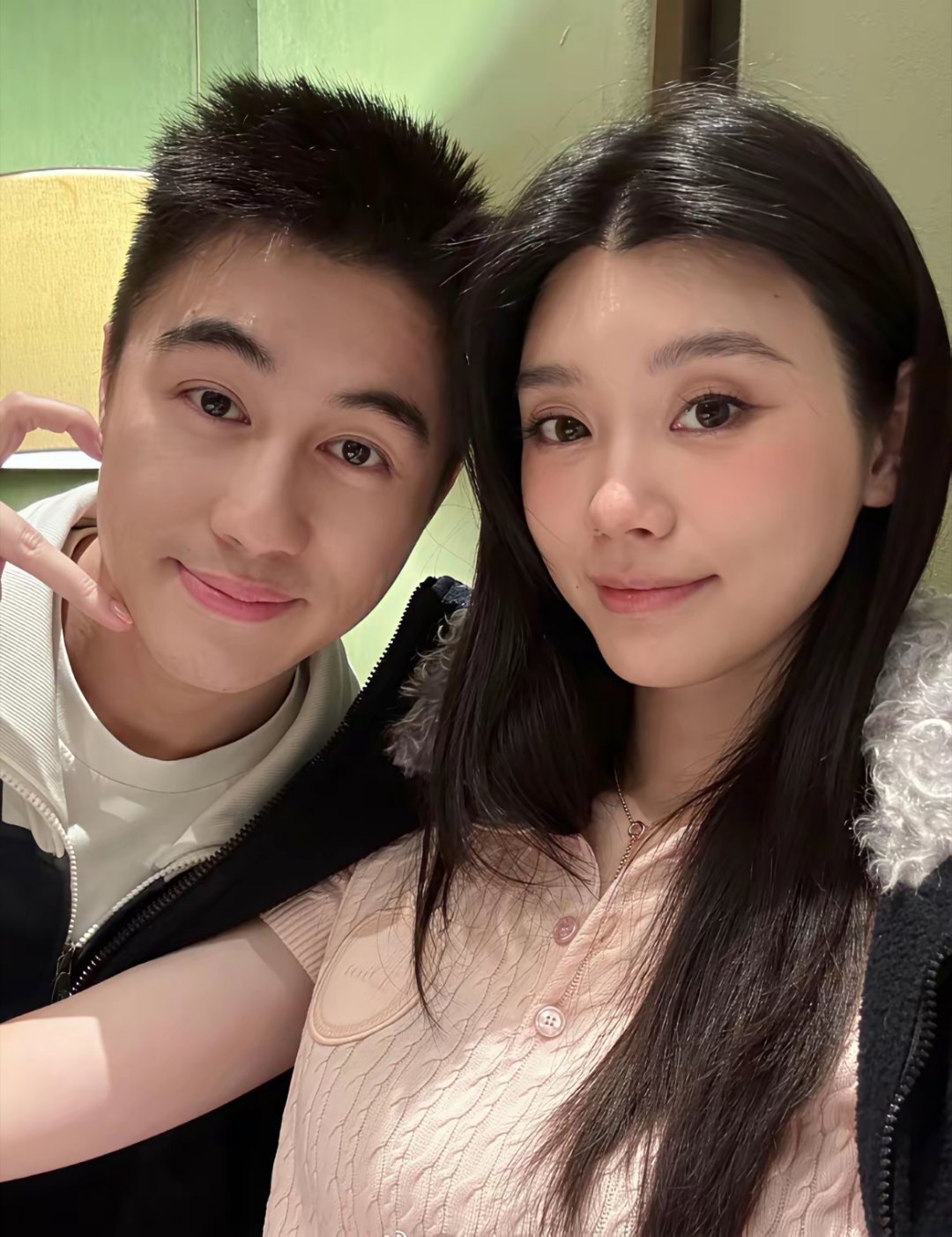 奚梦瑶明明比何猷君大6岁，看着比老公还小，摩羯男就是会被高阶双鱼吃得死死的