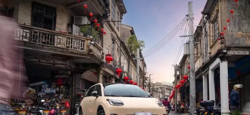 2025年汽车补贴的调整方案出炉了：1，购买15万以下新能源车，补贴