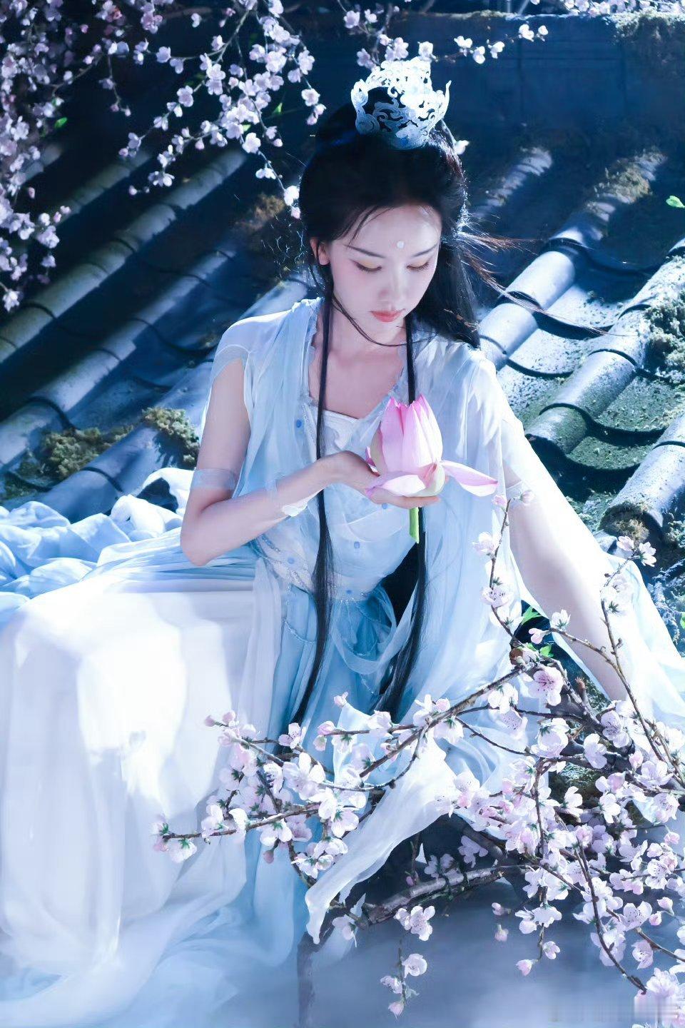 陈都灵月亮神女，谁懂这个陈都灵月映清辉的清冷女生感啊[捂眼睛][捂眼睛][捂眼睛]​​​