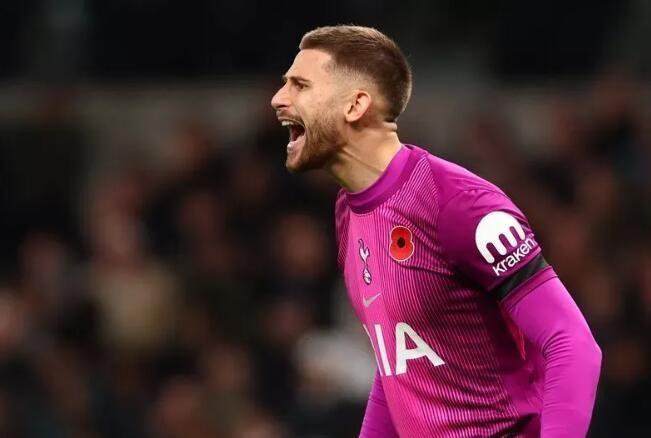 终于传了一个靠谱的门将。据报道，现效力于热刺的维卡里奥决定离开热刺，回意甲踢球，