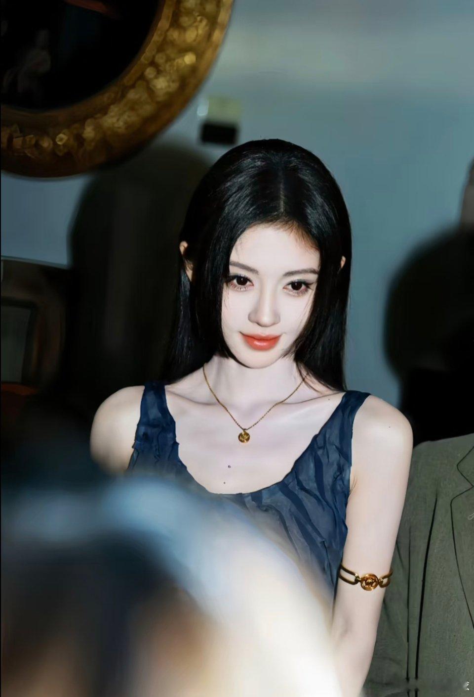 鞠婧祎爆火后VS出道前，现在才知道什么是红气养人​​​，小小的个子，大大的能量
