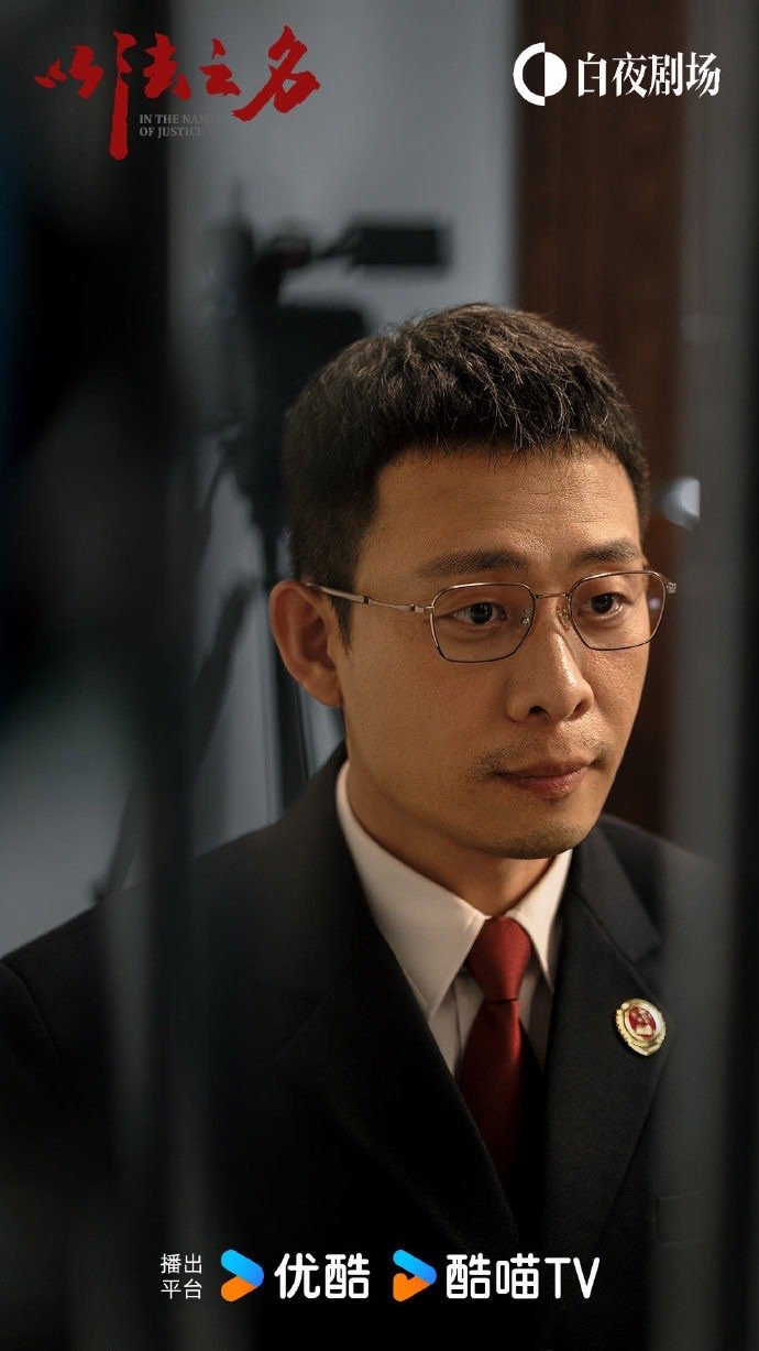 都说了钓鱼佬情比金坚被《以法之名》中钓鱼佬的情义震撼！乔振兴和马重阳以钓鱼为引
