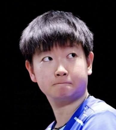 王励勤知道莎莎较劲的根源在哪……莎莎自己心里最清楚，谁能和自己一较高下，谁能洛