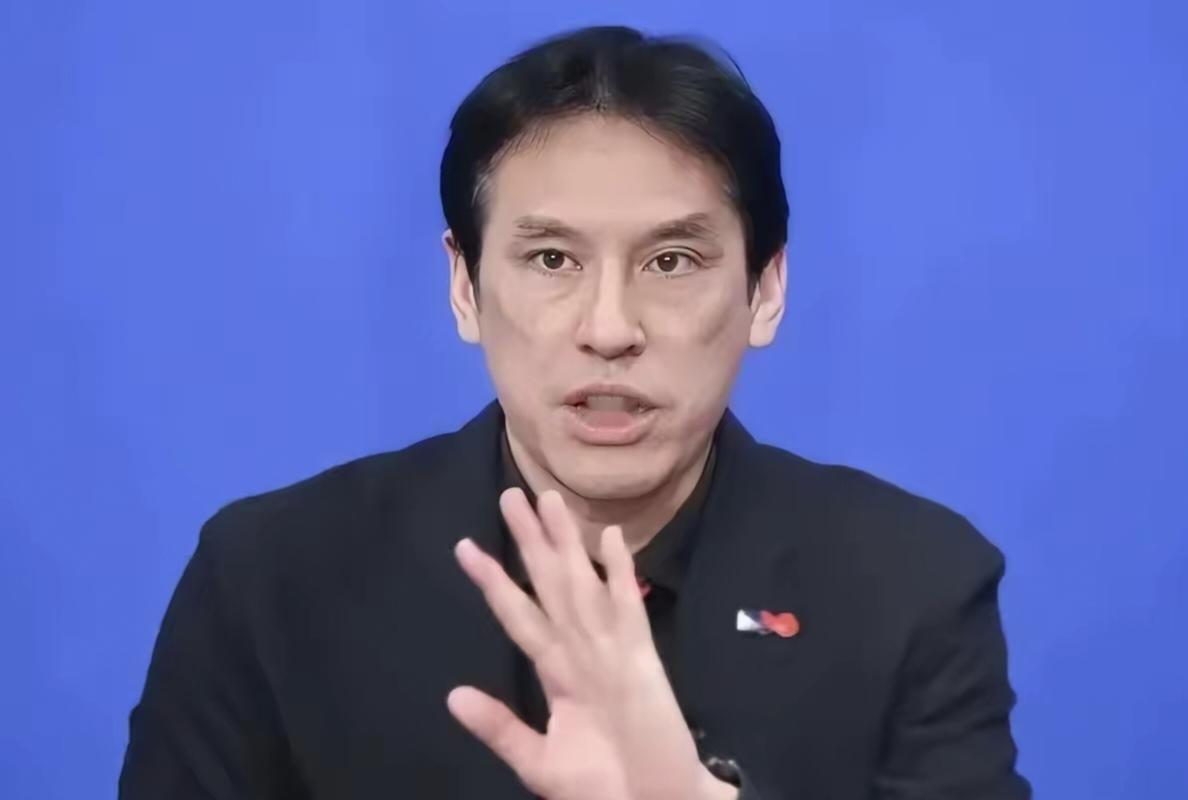 黄伟翰这次头脑却非常清醒，对大陆这次围台军演，黄伟翰肯定性地说：麻烦来了！黄