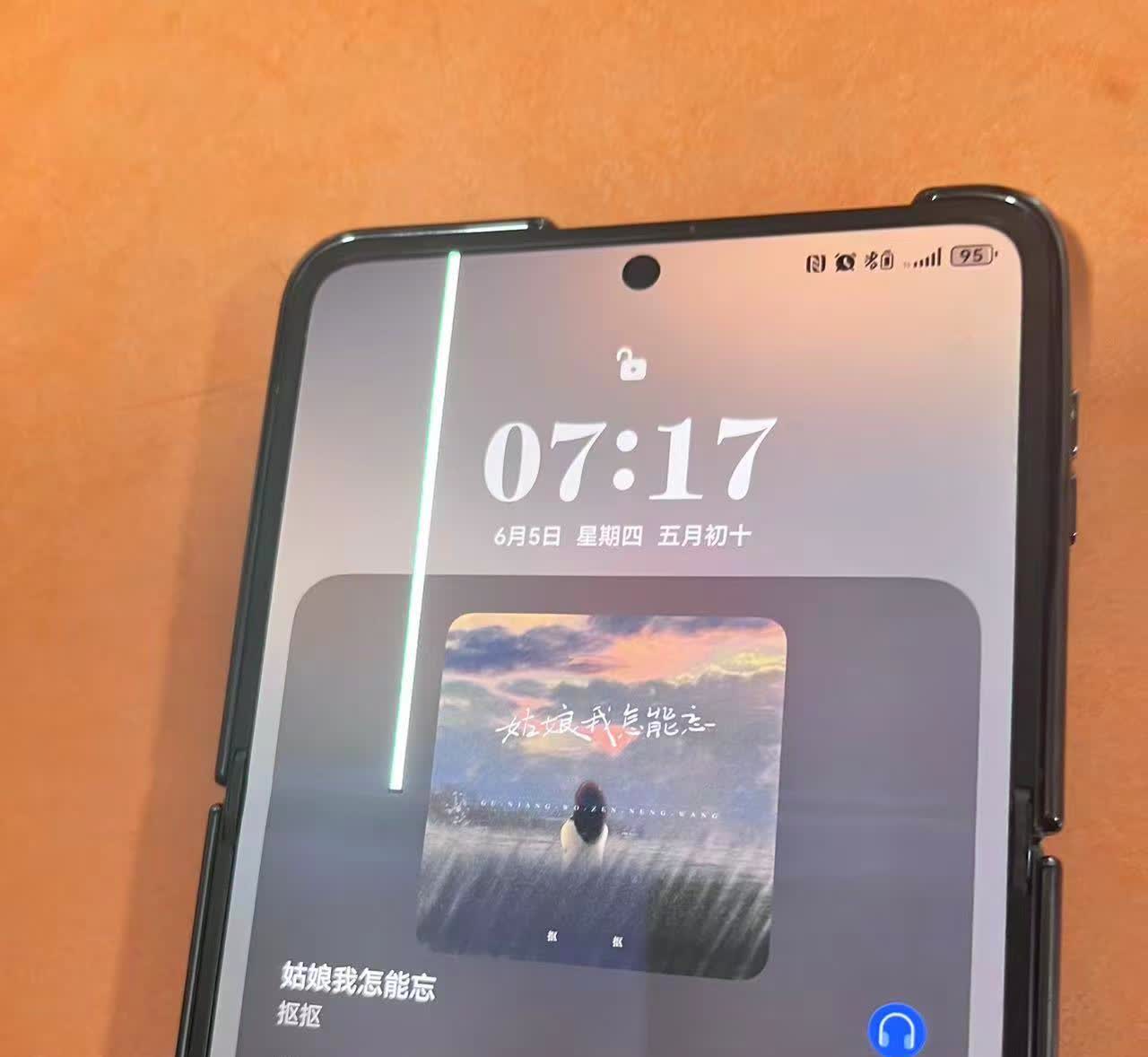 华为PuraX漏液了，❤被刀扎了一样🙁🙁🙁