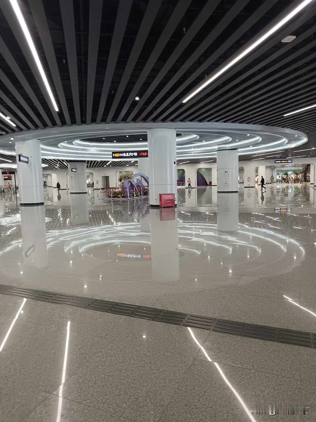 广州最大的地铁站是哪一个呢？有人说是广州南站，有人说是体育西，还有人说是嘉禾望岗