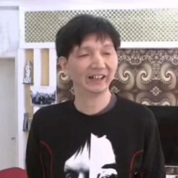 吴梦洁的父亲吴晓宏，江西婺源人，身高1米96，曾是县篮球队队员。吴梦洁1米91的