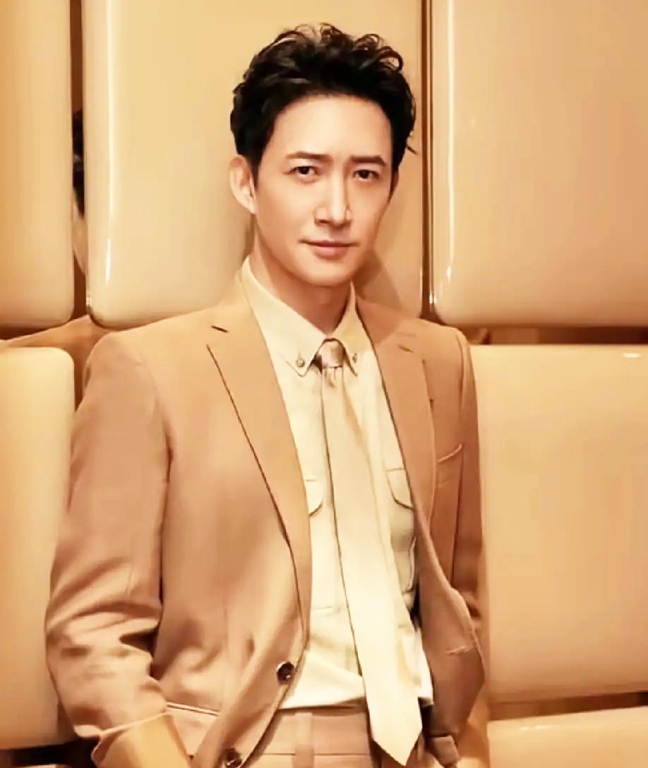 好奇查了下王阳的学历，不查不知道，一查才发现叔圈顶流的他，从来不是靠颜值出圈