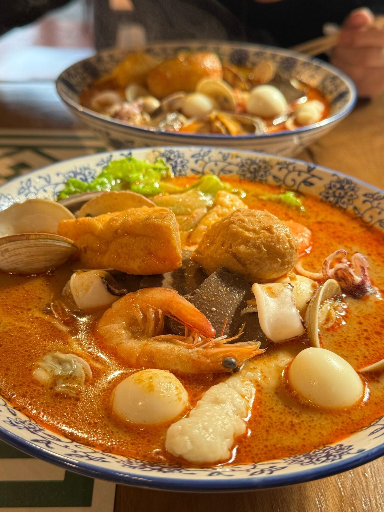 福建厦门小吃，这些都值得打卡！厦门小吃美食推荐：1、沙茶面、海蛎煎、五香卷