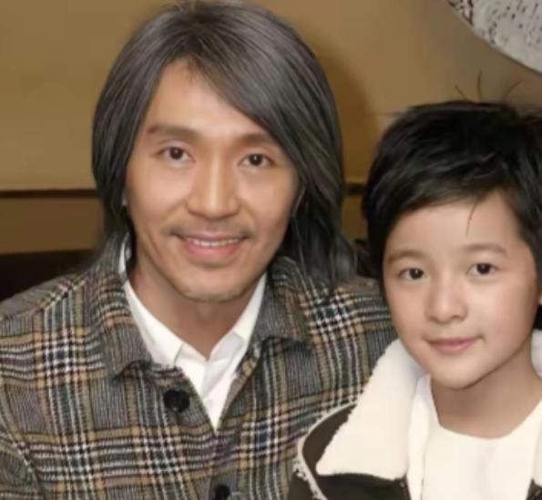 2008年，有主持人问及周星驰是否收徐娇为干女儿，他温柔回应：“假如有一天，我有
