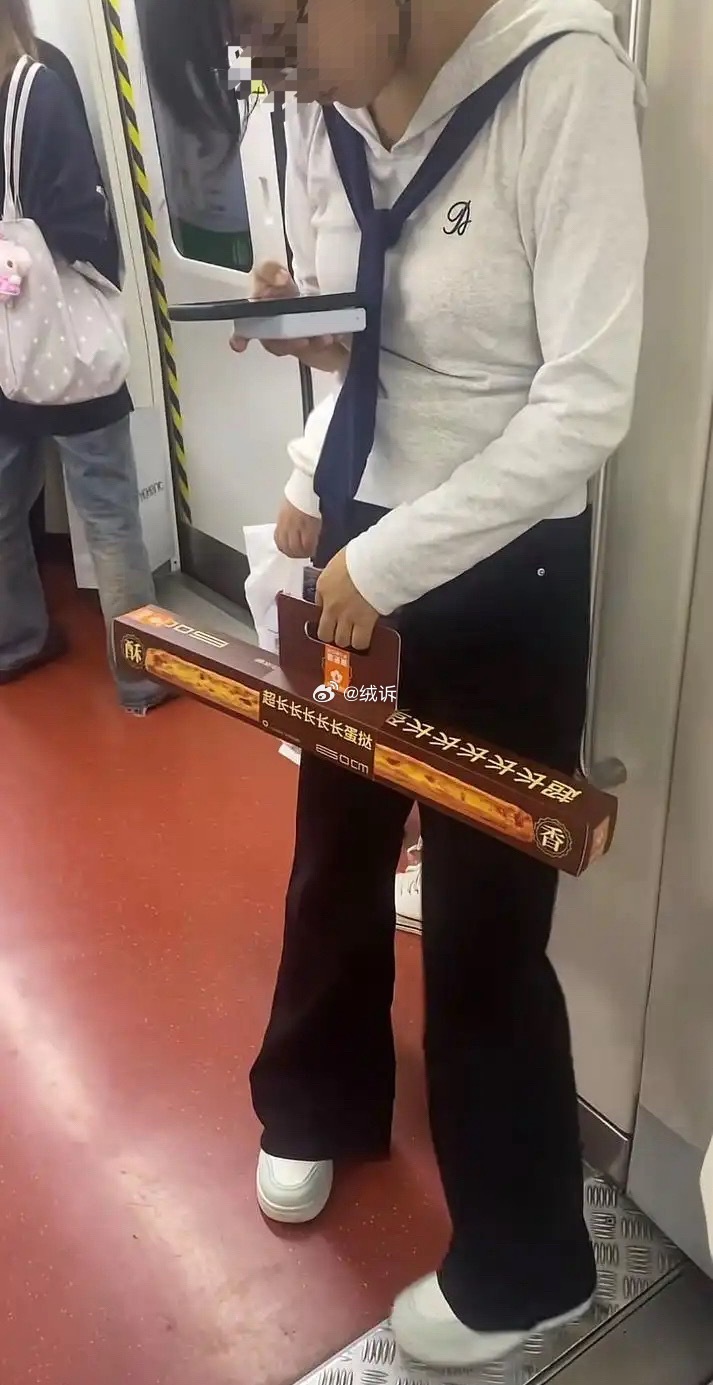 如何评价当代年轻人？都喜欢跟风买这种超长蛋挞​​​