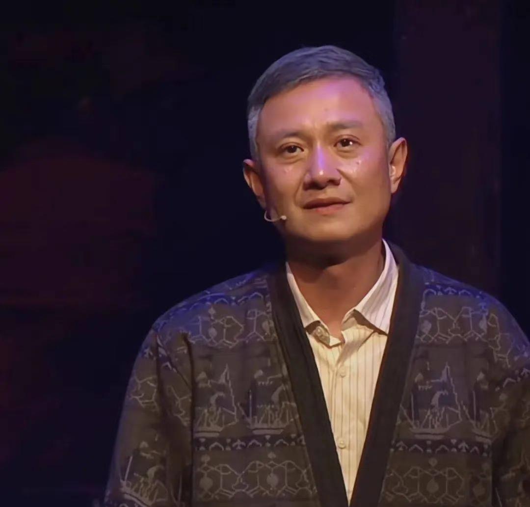 假如我是文章，那会儿要是咬咬牙娶了姚笛，甭管外界咋骂，至少活得敞亮。总比后来这