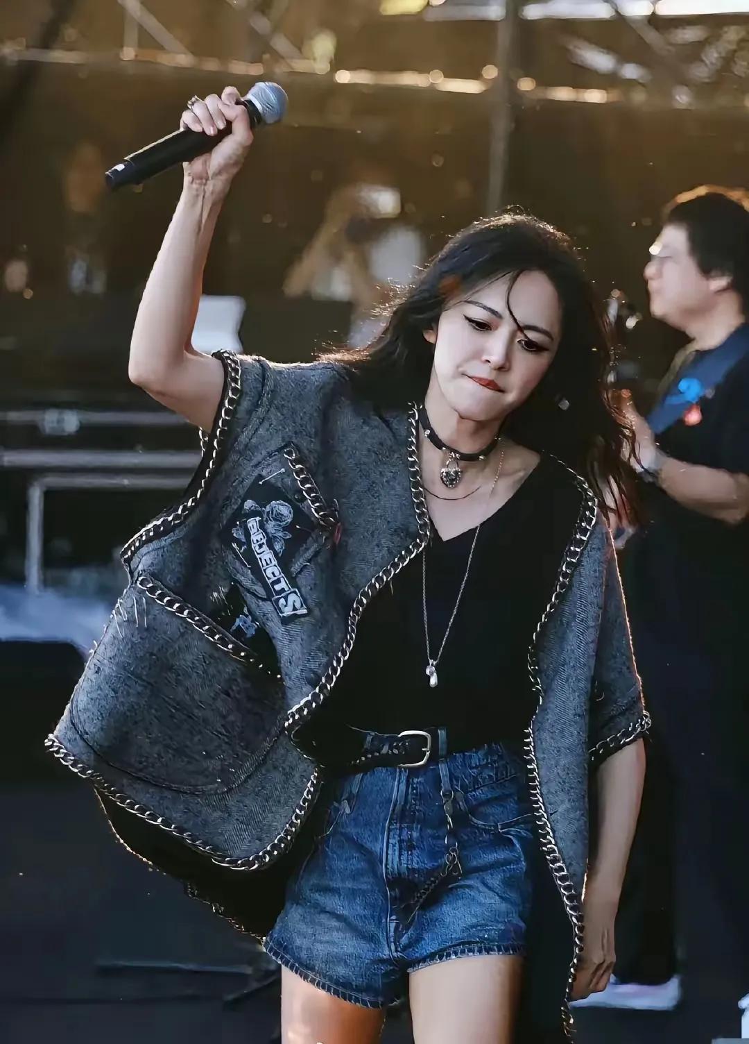 姚晨绝对是要谢谢她前夫的凌潇肃当年就没有看上她不愿意和姚晨搭戏，嫌她不是美女