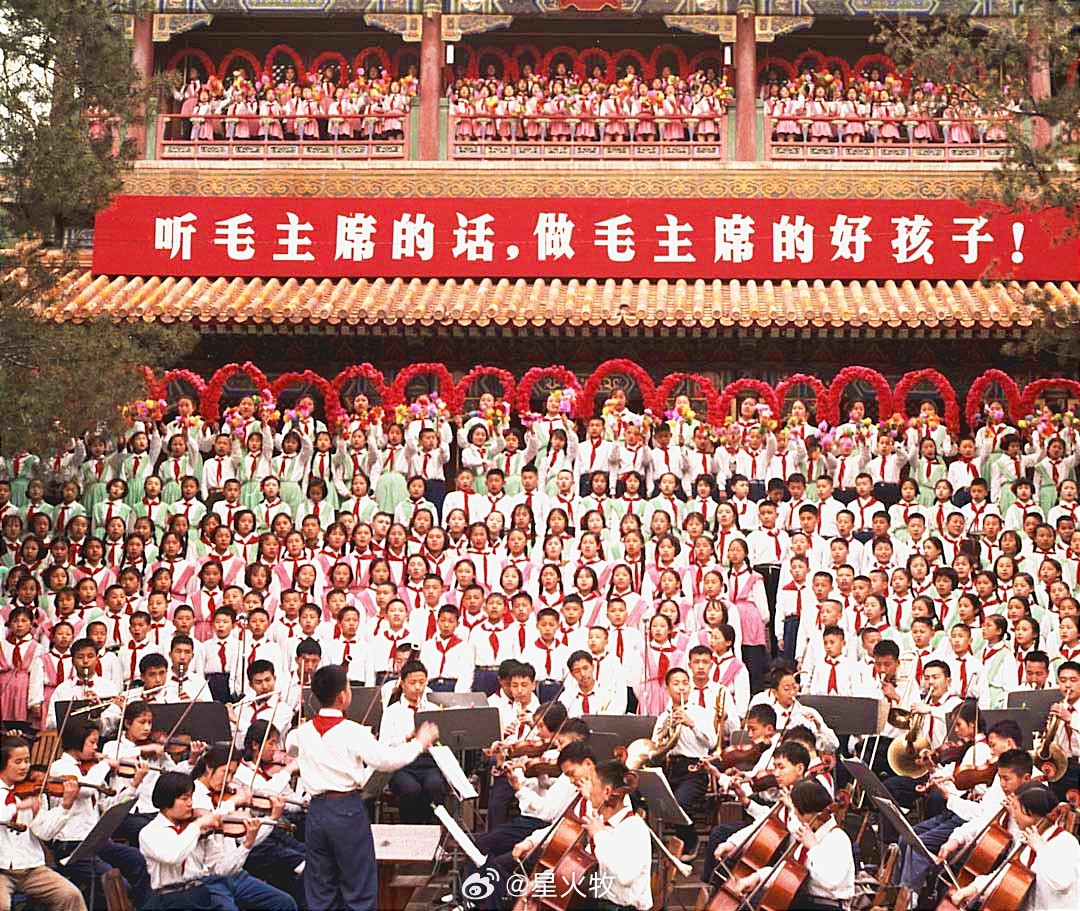 毛主席曾提醒任何时候都不要相信美国分享两张老照片