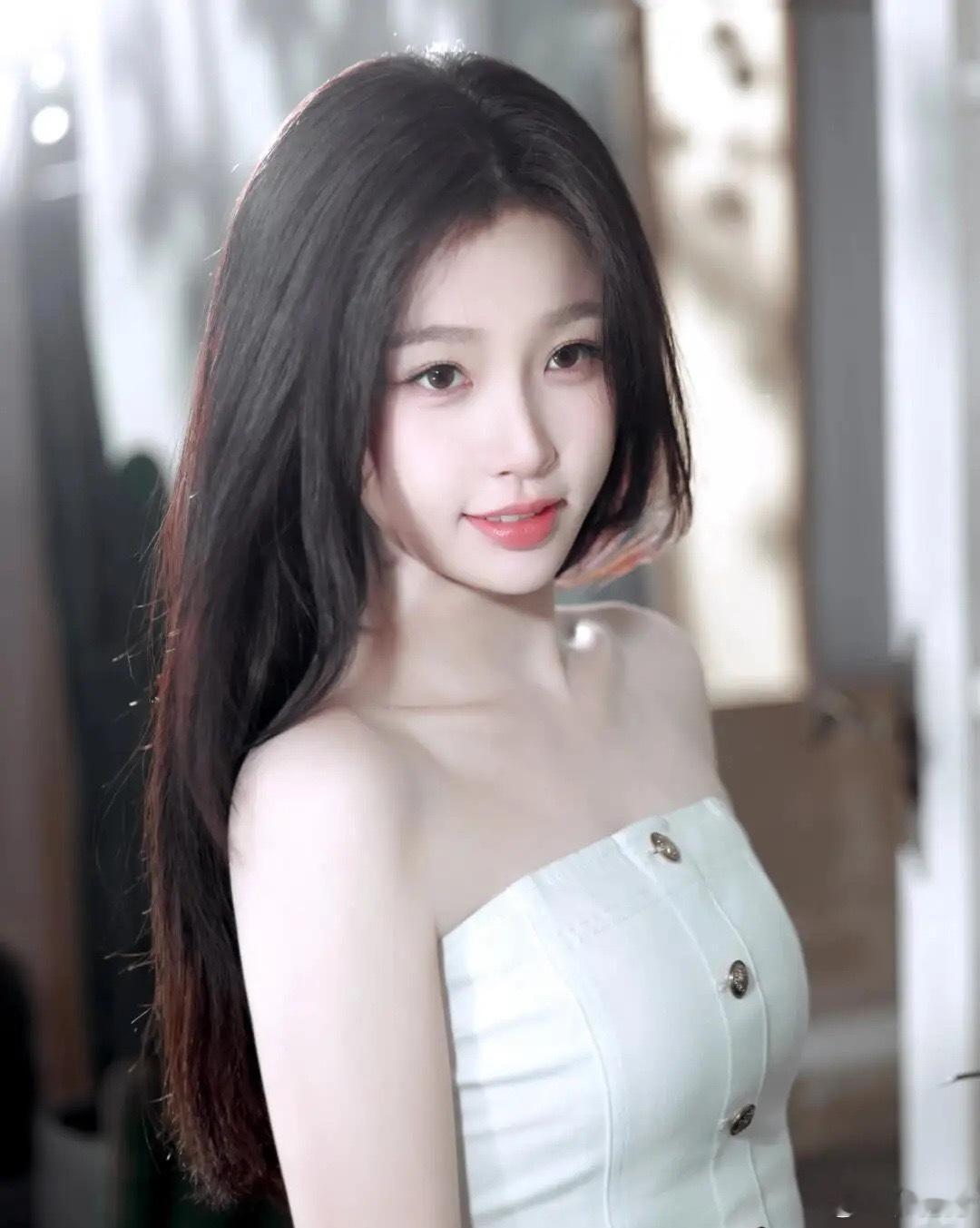虞书欣估计要偷着乐了，不是因为拿到了什么好剧本，也不是因为新剧收视高，而是因为她