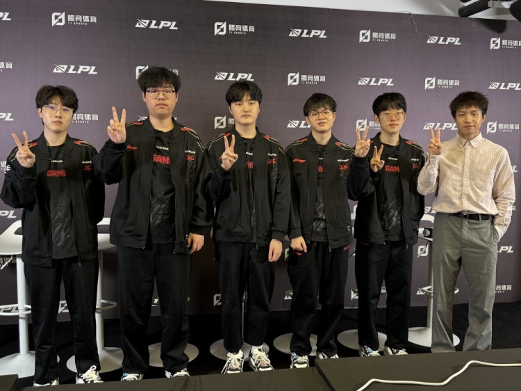 JDG赛后群访 教练: Zhuo基本功稳定 说话正常语速让队伍没那么急