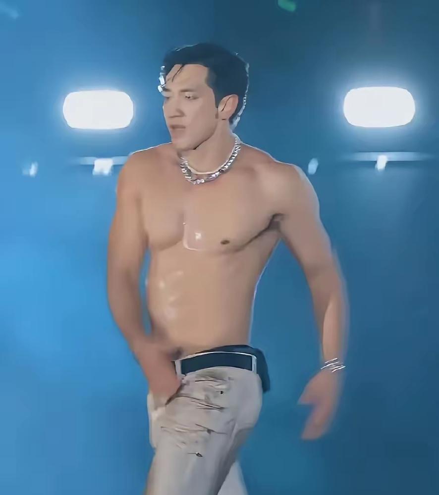 43岁的Rain满身油汗、脸部浮肿的照片疯传，你敢信这曾是迷死人的亚洲舞王？很多