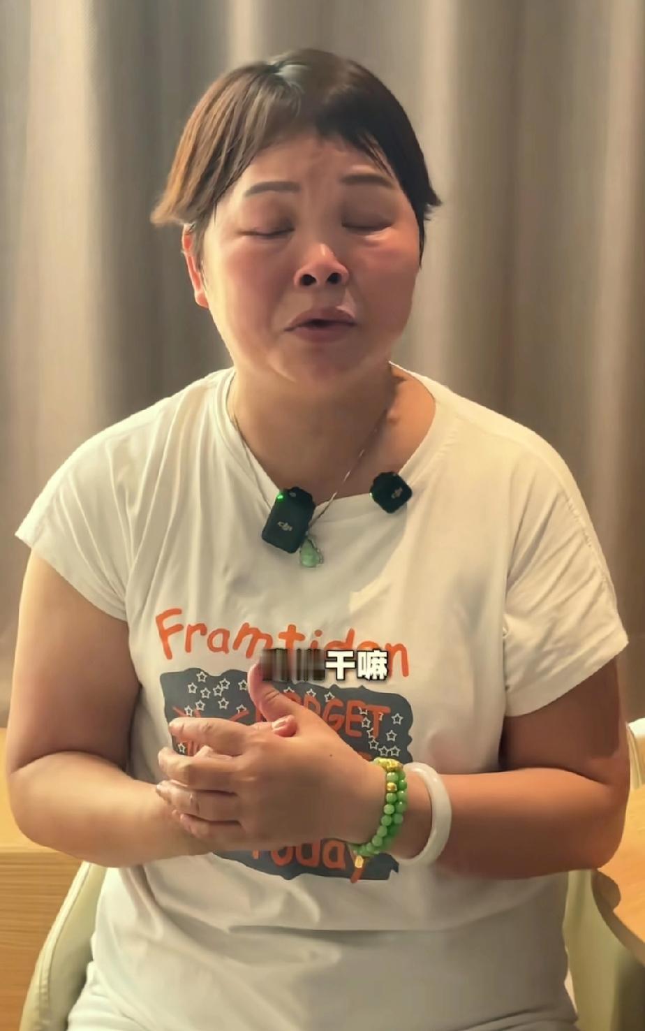 叶锐聪妈妈身患疾病，儿子归来时，她称自己的病都好了。儿子回来后，妈妈表示有一栋楼