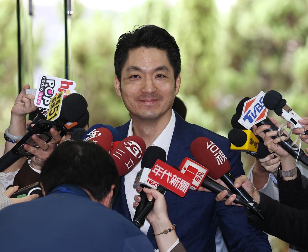 蓝营双箭头分进合击学者献策一招：助蒋万安跳脱被围困局面首都选战攻防日益激烈，