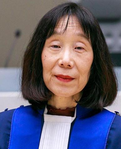 你敢相信吗？一个被普京下令全球通缉的69岁日本女法官，三年后，给她沉重一击的居