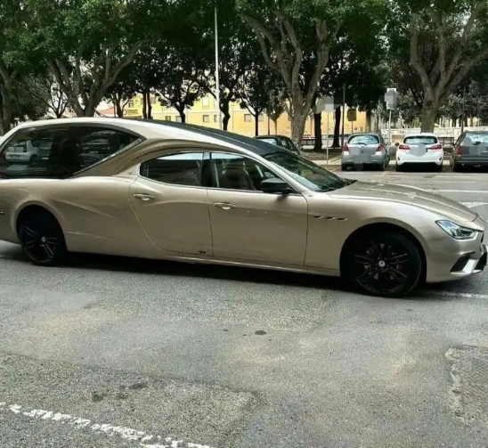 买跑车送了一半的面包车?