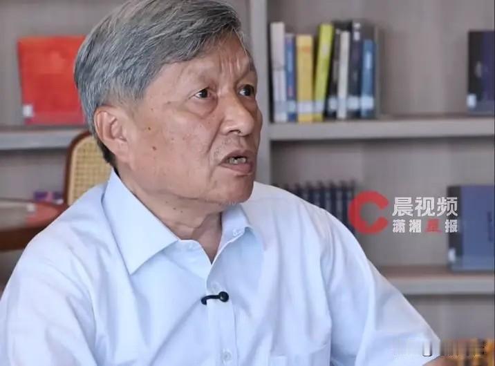 "如果连自己都养活不了，说明没有真本事。"王树国再次回应绝非要求院系以盈利为目标