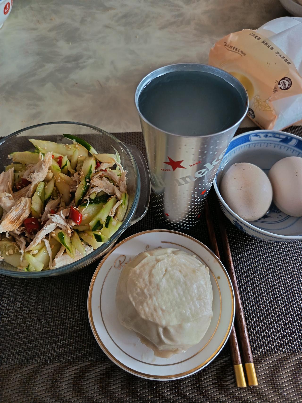 很多人都说，老王，你要继续瘦下去，就一定要控制嘴，你现在还是吃的太多了。