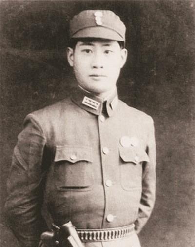 台湾共产党员林正亨被枪决，囚车正巧经过他家门前，他猛然站起急切地大喊：保珠，快出