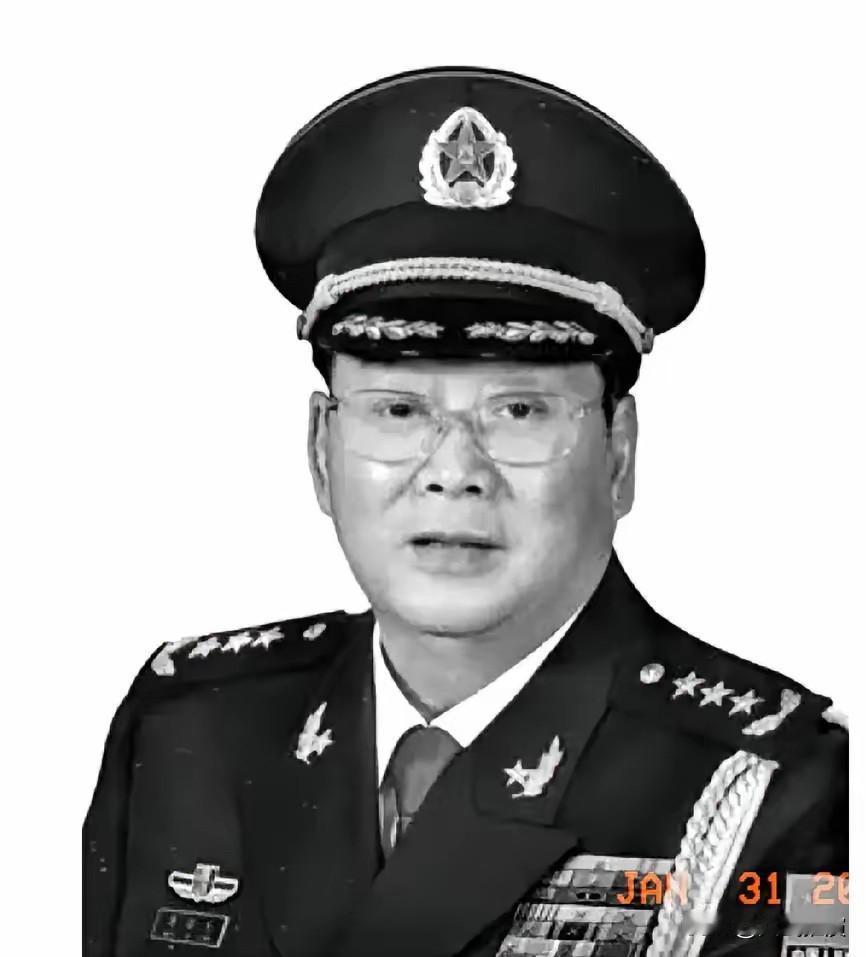 突然觉得背脊发凉。前阵子还在电视上见着他，声音洪亮，腰杆笔直，谁能想到说走就