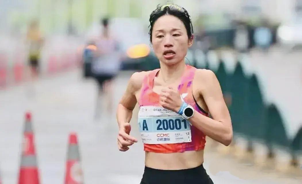 从全网骂到“封神”，张水华的舆论过山车太离谱！哈马夺冠，一句“调休”被扣精