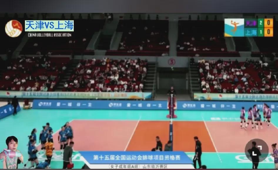 天津女排以2:1领先上海女排，取得显著优势。您注意到<em>董铭霄</em>的关键作用了吗