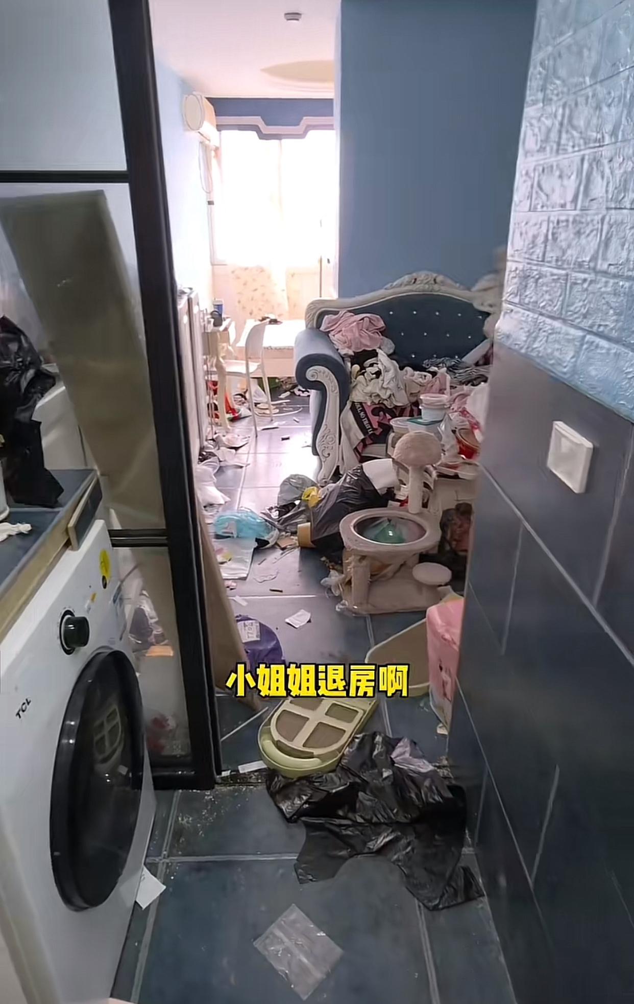浙江温州，一位03年的姑娘租房，近日她退租了，告知房东屋内的东西都不要了，房东上