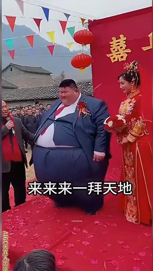 这一朵鲜花插在哪了呢？这个世界怎么了这是？只是不知道，这姑娘难道就不想活了了吗？