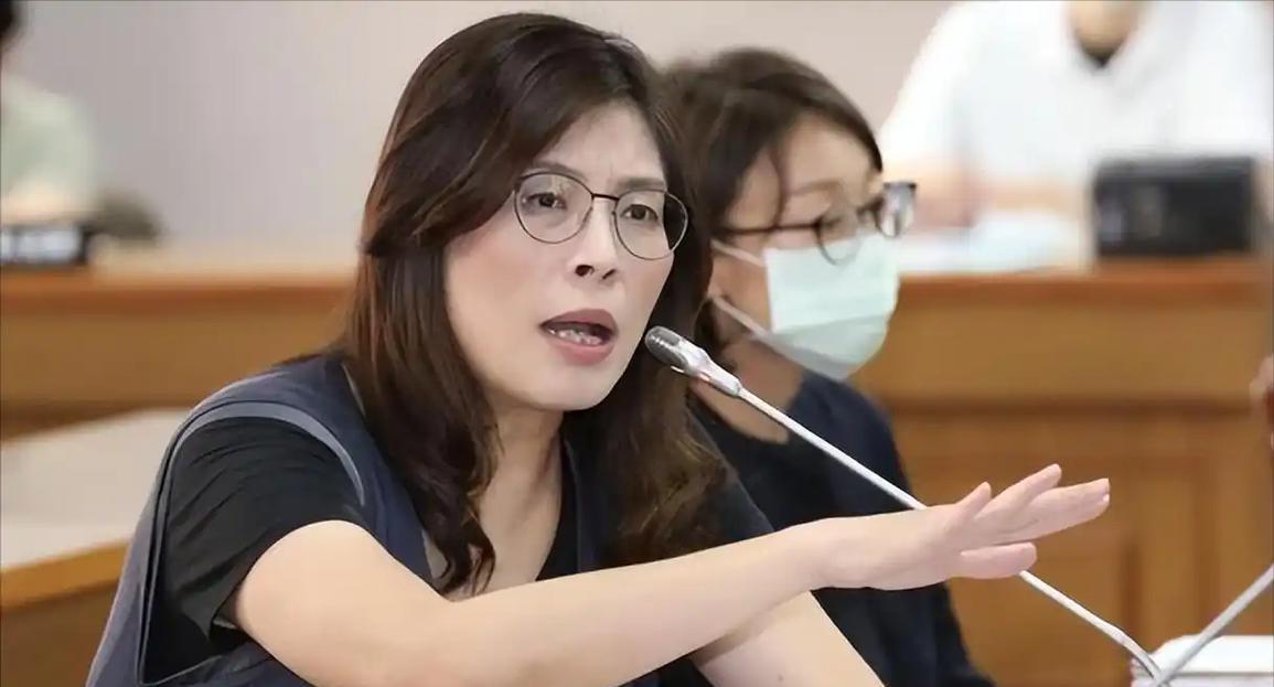 大陆已接到消息，郑丽文彻底暴露了。 8月23日，金门八二三炮战68周年。国民