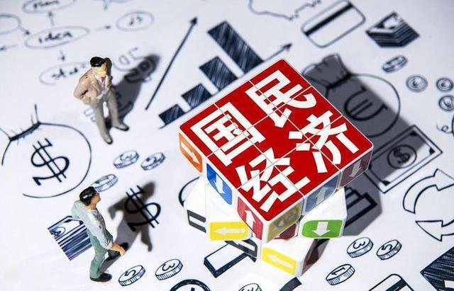 人民币升值还能出口增长，说穿了根本不是靠低价内卷撑着。身边做跨境家具的朋友，去