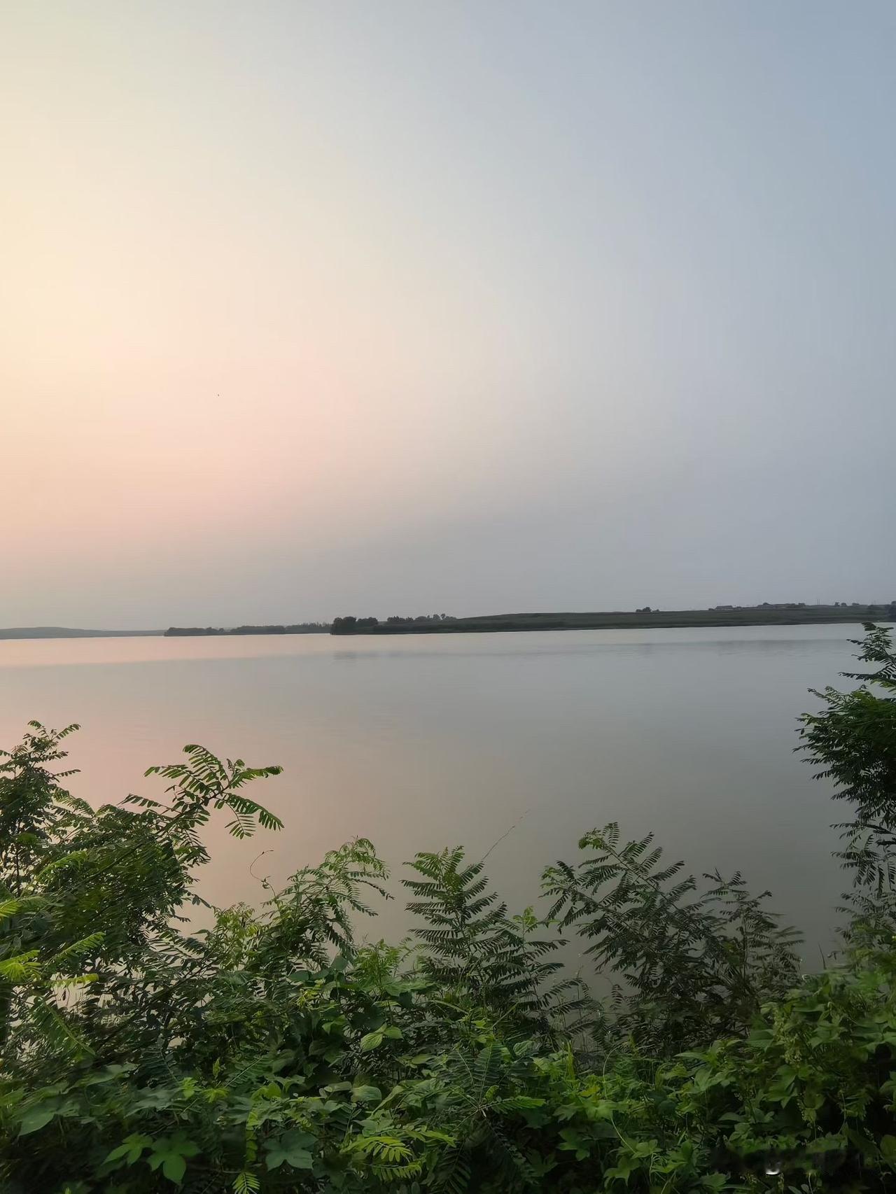 你作为单位中层，有没有感觉自己就像个“夹心饼干”，上要对领导负责，下要对员工交代