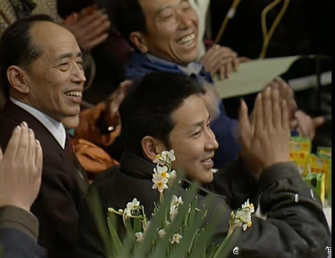 1989年春晚本来有一个电视剧《末代皇帝》剧组的节目，大概是溥仪给大家拜年这么一