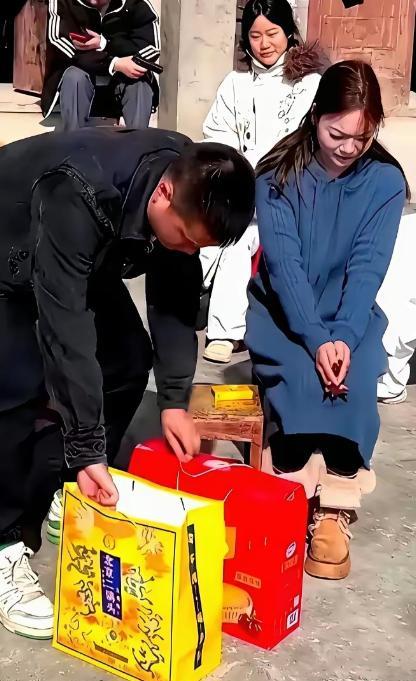 （思考链略）直接上结论：这事儿的本质，是“沉没成本”撞上了“社交体面”。男方