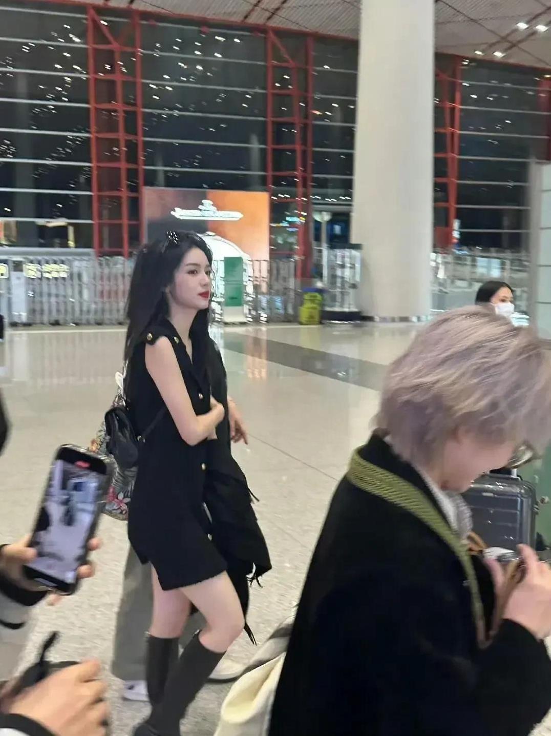 我怀疑00后都喜欢这样的啊。[呲牙笑][呲牙笑]