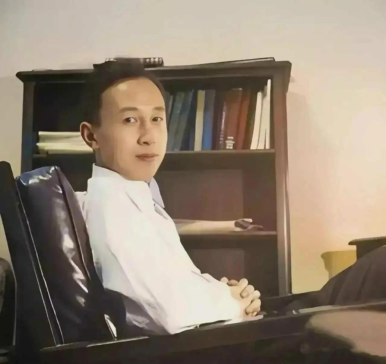 30年代，青年钱学森在美国留学时的照片，朝气蓬勃，意气风发，1934年23岁的钱