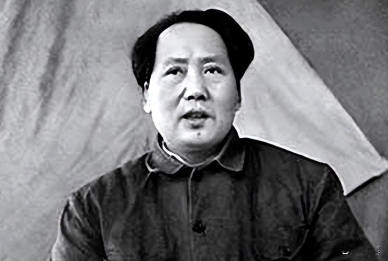 在革命的进程中，毛主席与一些利益集团产生了冲突。这些集团主要是包括这两类人：一类