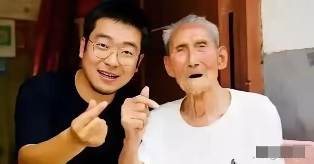 武汉快递员秦岷意外救起昏迷老人，哪料，却遭其女儿反咬：“我爸是你撞的，你要负责！