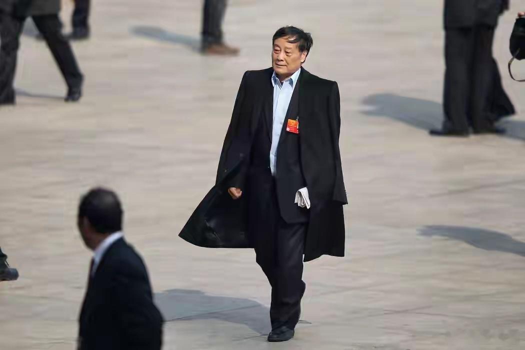 宗馥莉被冻130亿！娃哈哈遗产内战升级，宗庆后美籍长子放大招？