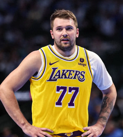 为什么一场输在防守的比赛要骂东契奇我之前也是说过七七要改打法的人，但这三场下来